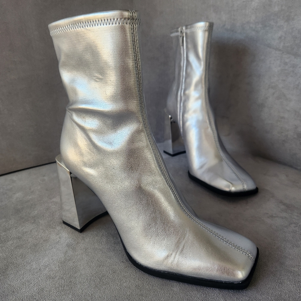 Gianni Bini Heeled Booties 9.5 Silver Leather Border-Line Square Toe New $110